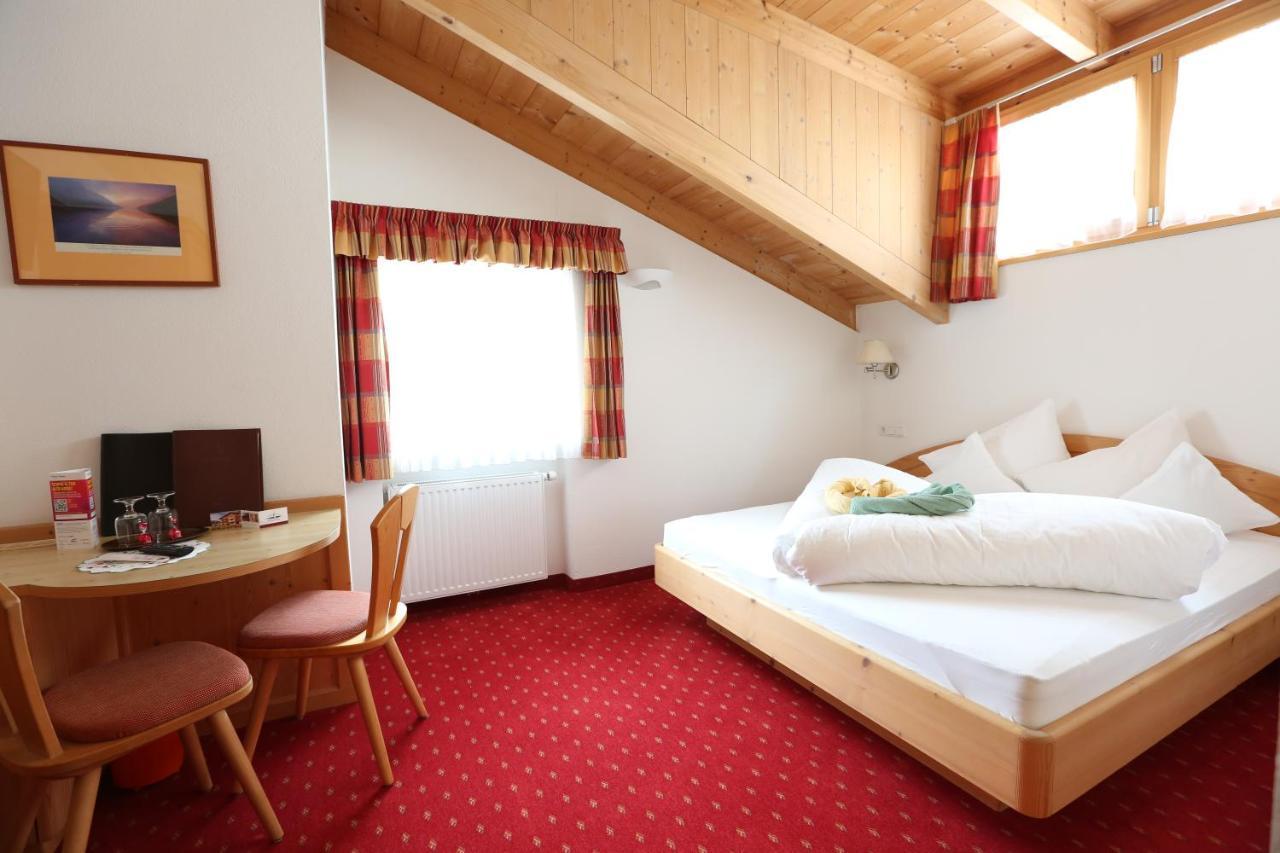 Hotel Theiner Curon Venosta Buitenkant foto