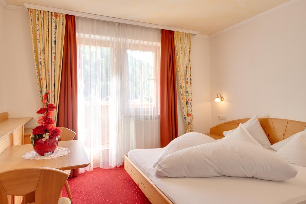 Hotel Theiner Curon Venosta Buitenkant foto