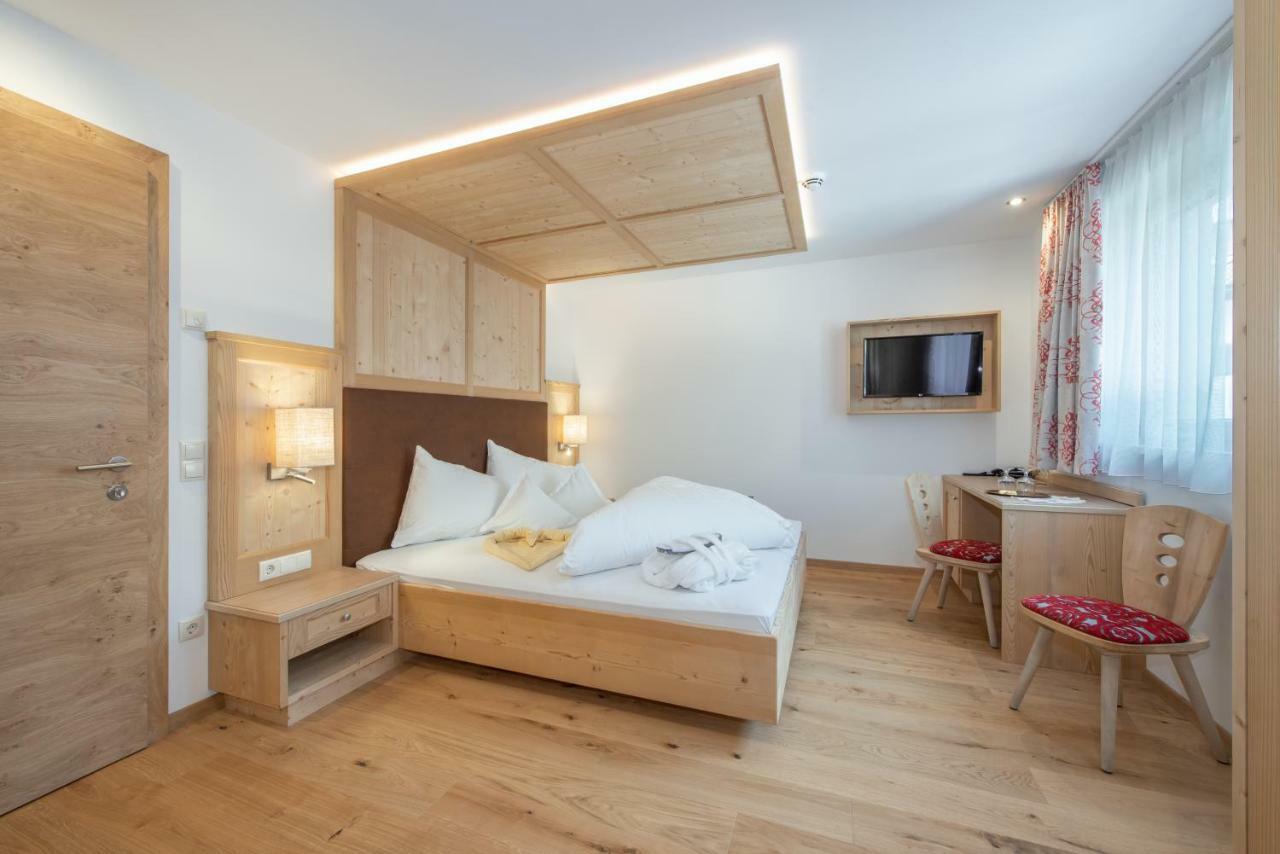 Hotel Theiner Curon Venosta Buitenkant foto